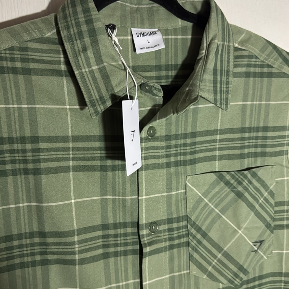 NWT GymShark CHECK SLEEVELESS SHIRT Size Large flannel muscle shirt - Picture 2 of 6